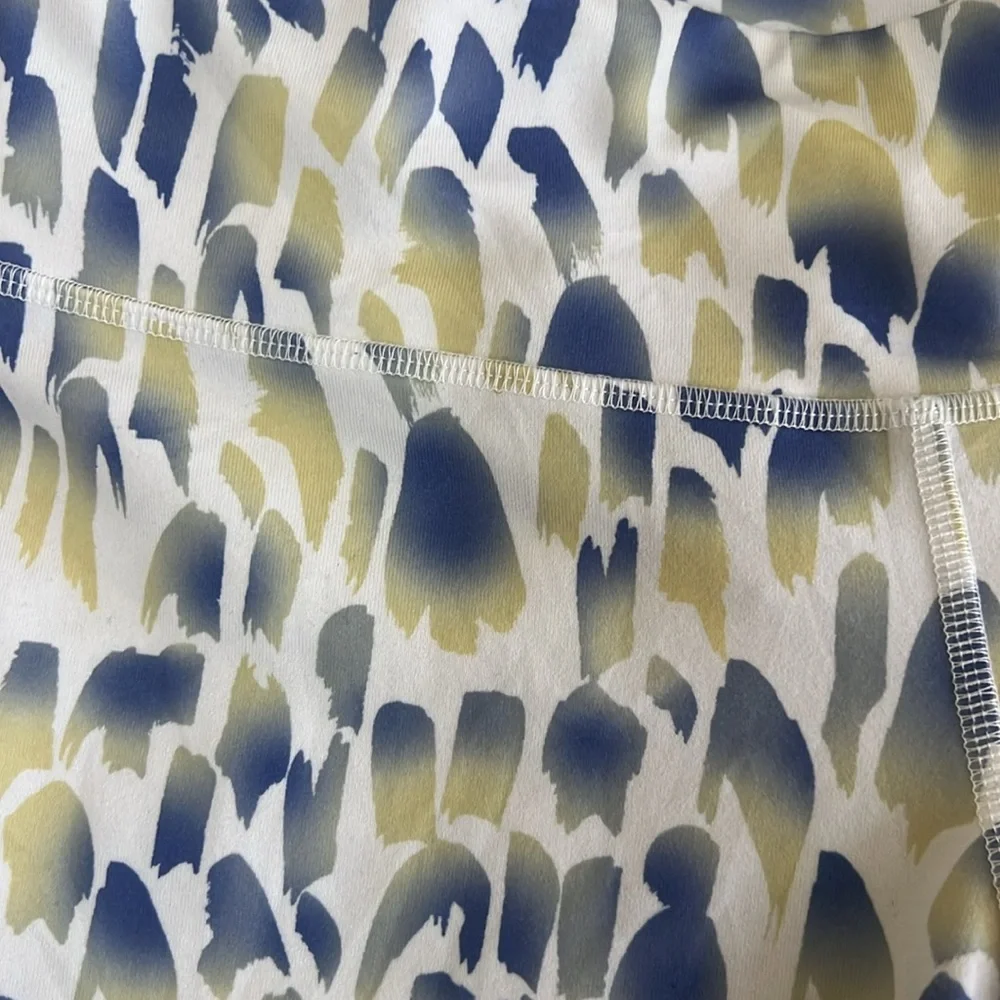 ALO Yoga Blue and Cream Patterned Capris